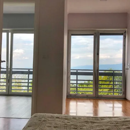 Apartment Llakmani