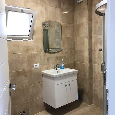 Apartment Llakmani *